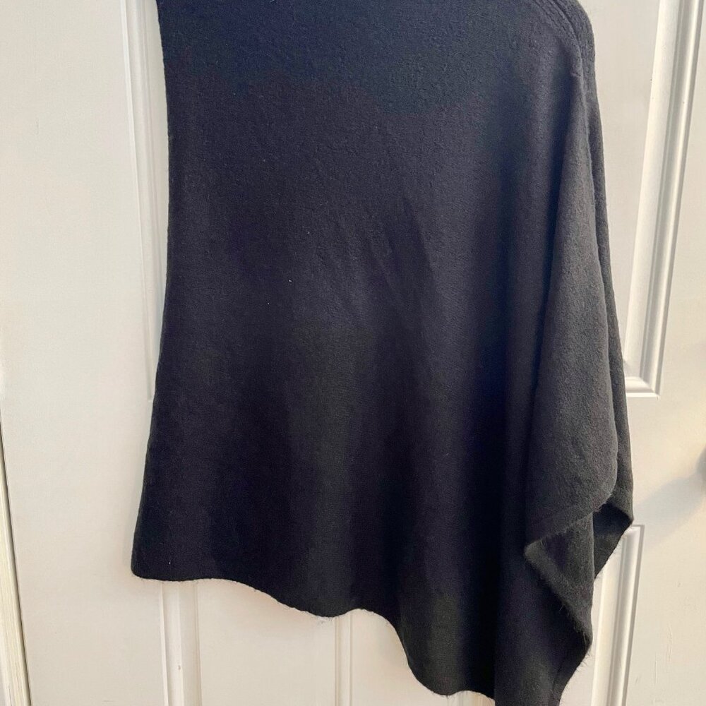 One Size Black Nursing shawl/Poncho NWT BY Look Cashmere - Picture 9 of 9